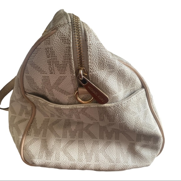 Michael Kors Monogram Tan and Cream Purse - Picture 3 of 12